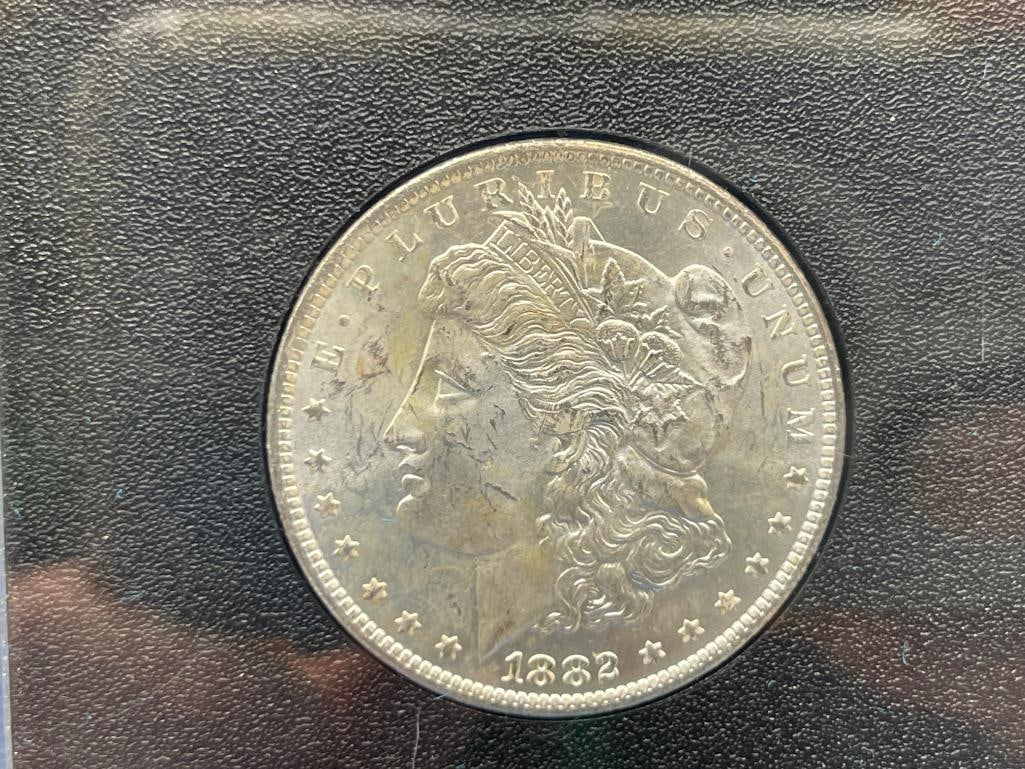 1882-CC UNCIRCULATED U.S. MORGAN SILVER DOLLAR IN GSA HOARD BLACK AND BLUE CASE WITH CERTIFICATE - 4