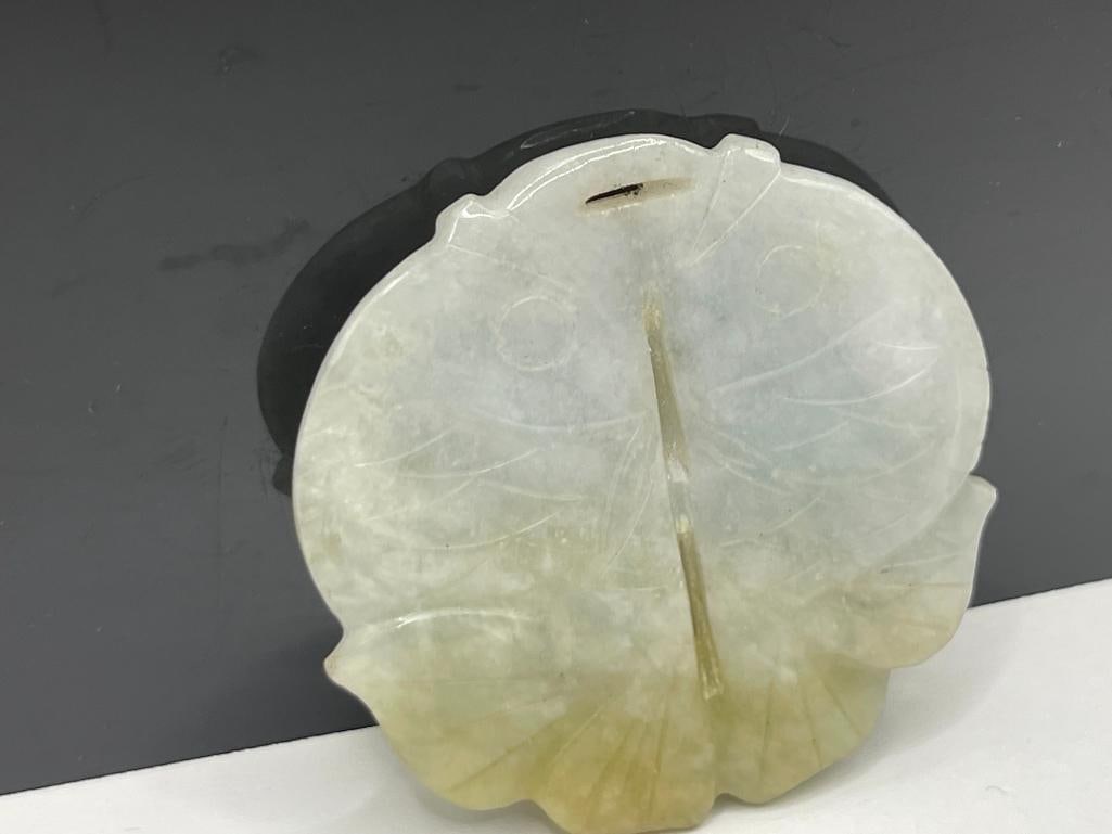 VINTAGE ASIAN CARVED GREEN HADE FISH PENDANT - 2