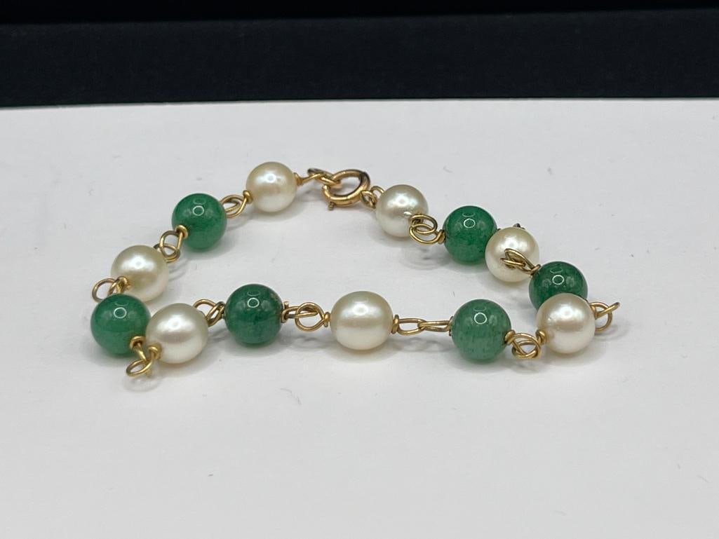 14K YELLOW GOLD GREEN JADE AND PEARL BRACELET - 2