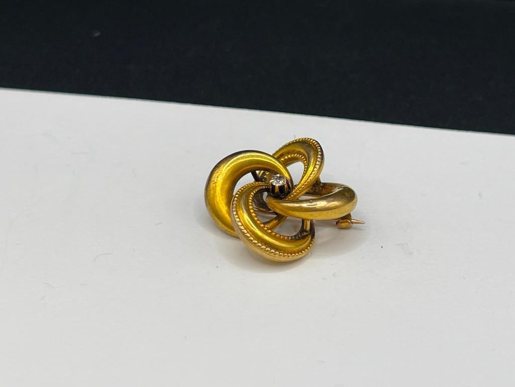 ANTIQUE 14K YELLOW GOLD BROOCH FEATURING SINGLE ROUND BRILLIANT CUT DIAMOND IN CENTER - 2