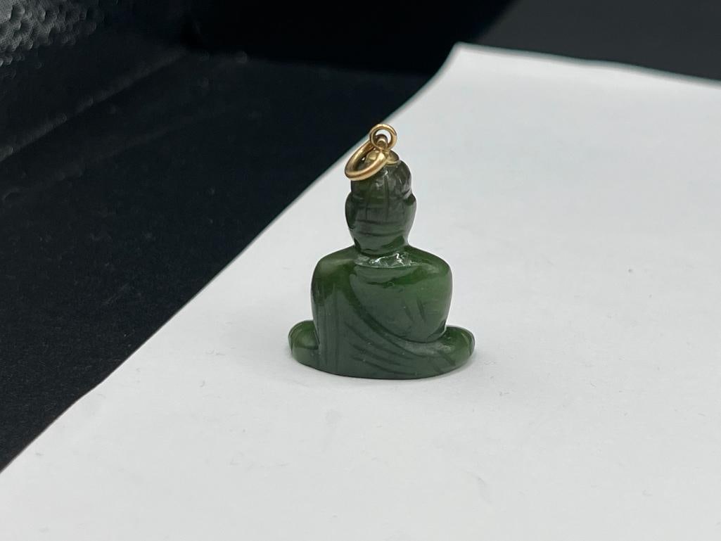 VINTAGE CARVED GREEN JADE THAI BUDDHA AND 14K GOLD ACCENTED CHARM / PENDANT - 3