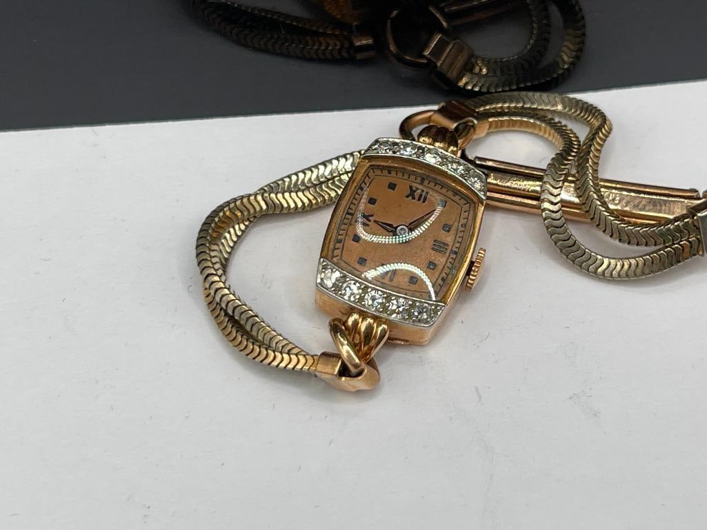 VINTAGE 17 JEWELS LADIES WATCH IN 15K YELLOW GOLD CASE ACCENTED BY 10 ROUND BRILLIANT CUT DIAMONDS - 3