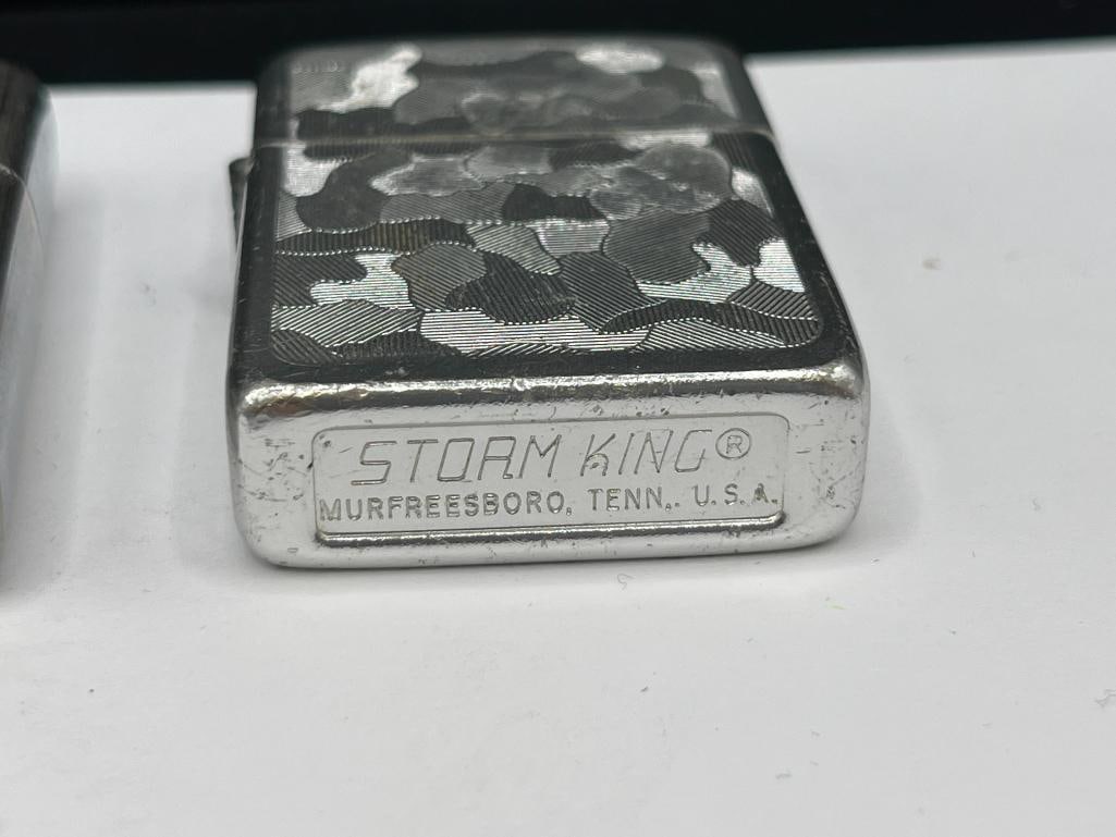 FOUR VINTAGE LIGHTERS INCLUDING ZIPPO STYLE STORM KING AND GOLD TONE LIGHTER - 7