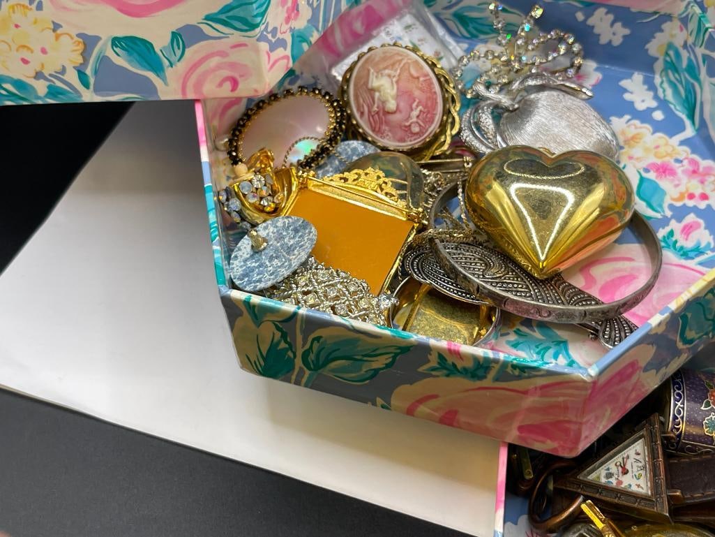 JEWERLY CASED FILLED WITH SIGNED COSTUME JEWELRY BROOCHES, LADIES WRISTWATCHES, PINS, AND MORE - 9