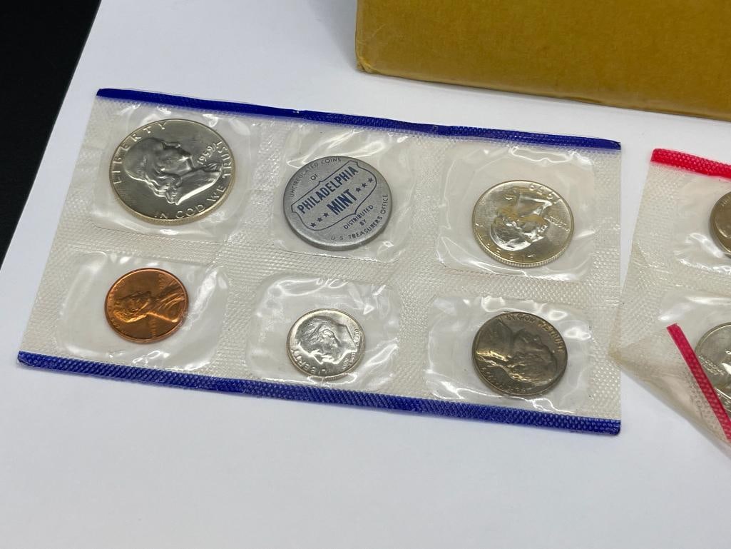 1959 U.S. MINT SET FEATURING P AND D MINT MARKS - 2