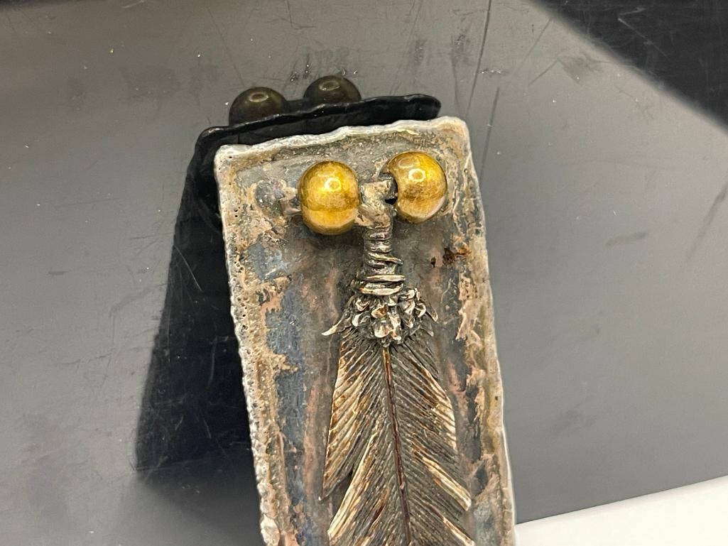 VINTAGE NAVAJO STERLING SILVER LADIES BELT BUCKLE FEATURING FEATHER AND BRASS BEADS - 2