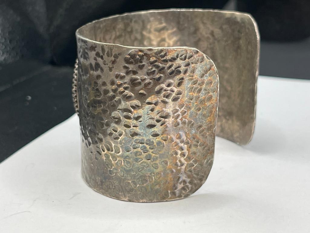 VINTAGE STERLING SILVER HAMMERED CUFF BRACELET WITH TURQUOISE - 3