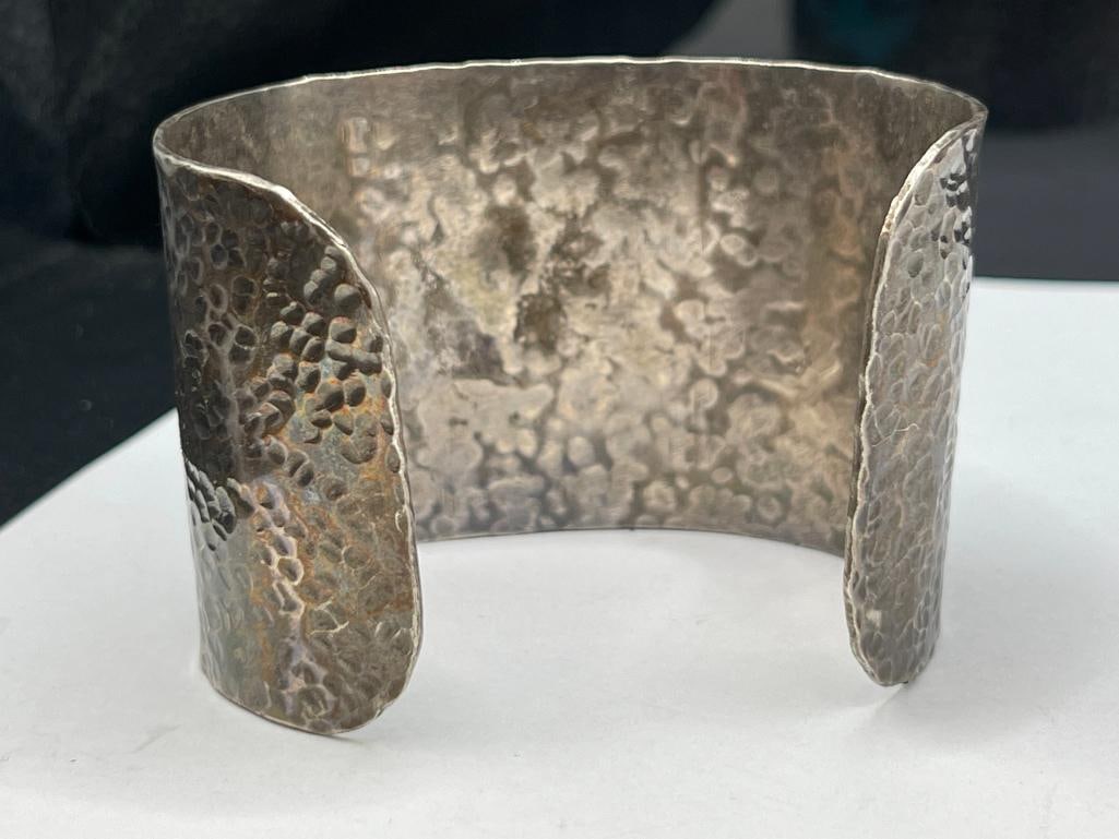 VINTAGE STERLING SILVER HAMMERED CUFF BRACELET WITH TURQUOISE - 4