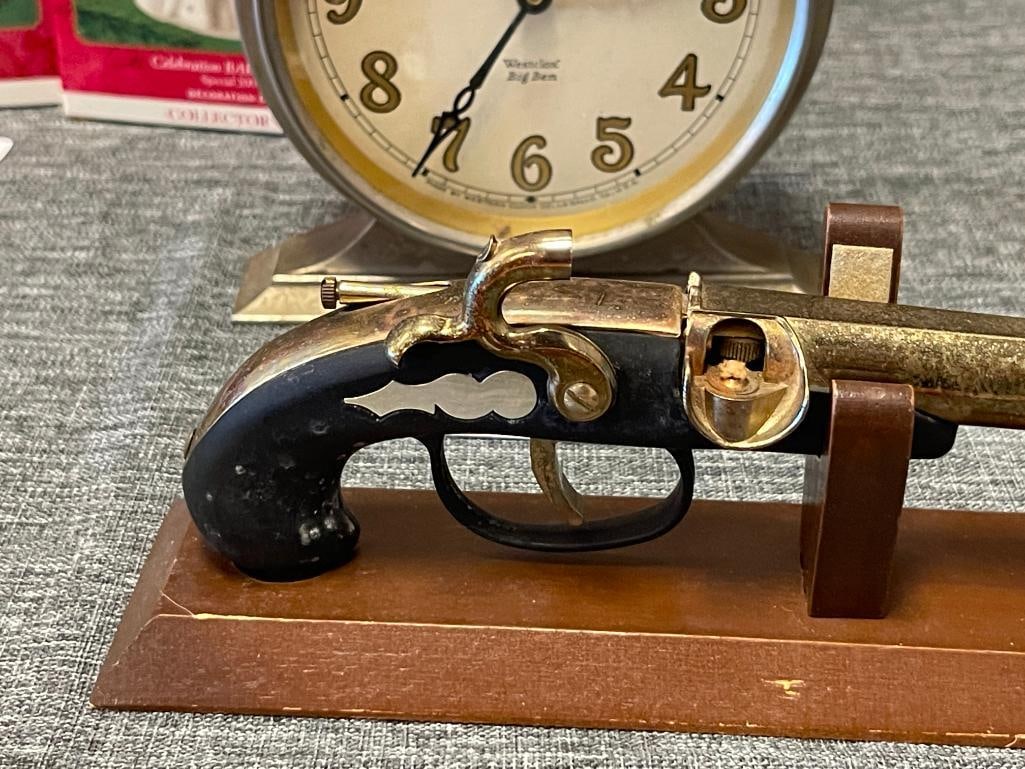 VINTAGE DERRINGER FLINTLOCK PISTOL LIGHTER WITH STAND - 2