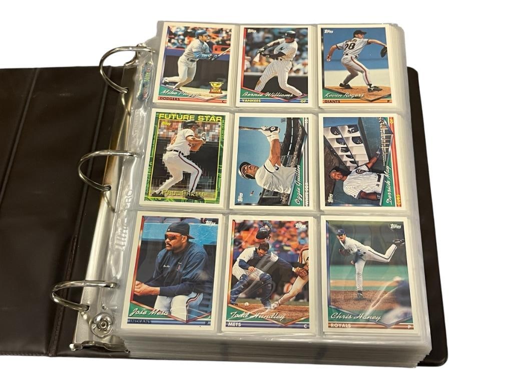 1994 TOPPS BASEBALL SPORT CARDS SET INCLUDES DRAFT PICK AND COMING ATTRACTIONS CARDS: SET APPEARS TO BE COMPLETE, BINDER INCLUDED