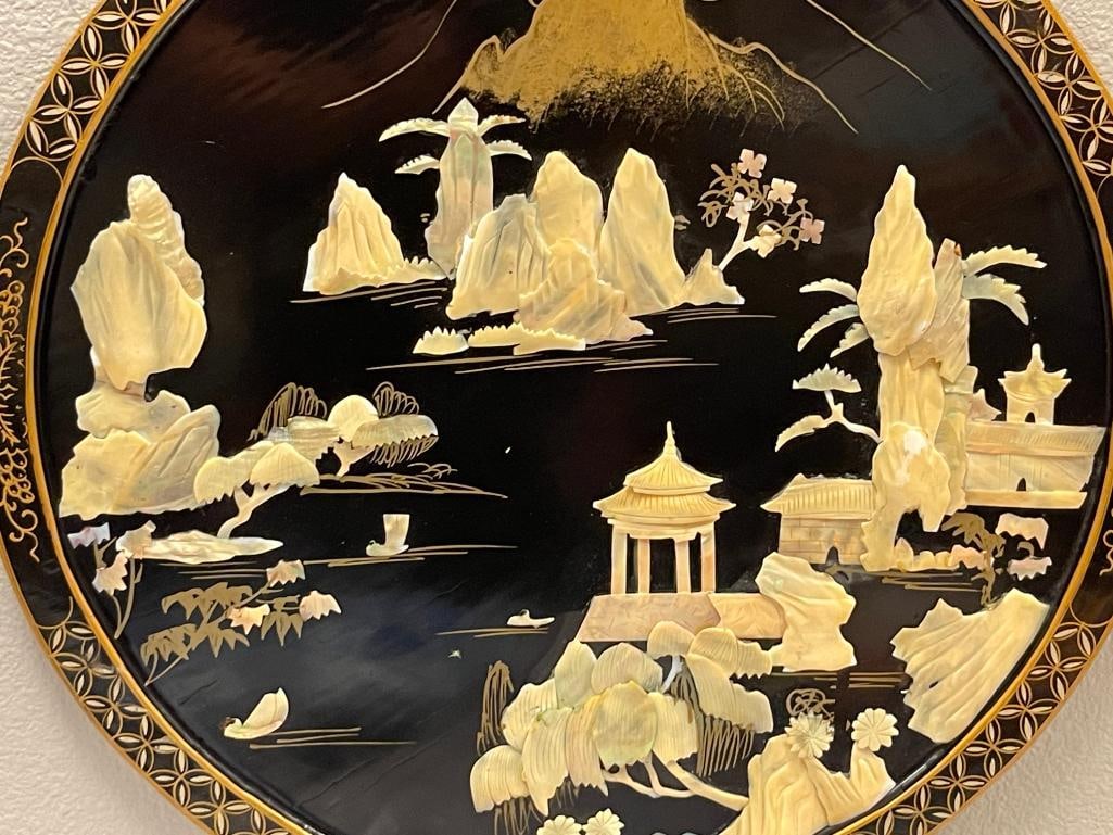 VINTAGE CHINESE LACQUERED WOOD ROUND PANEL WITH MOTHER OF PEARL LANDSCAPE / MOUNTAIN SCENE - 4