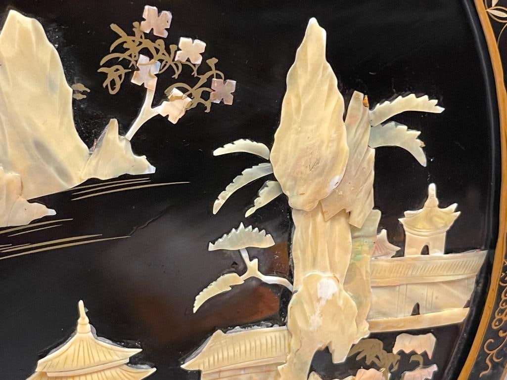 VINTAGE CHINESE LACQUERED WOOD ROUND PANEL WITH MOTHER OF PEARL LANDSCAPE / MOUNTAIN SCENE - 6