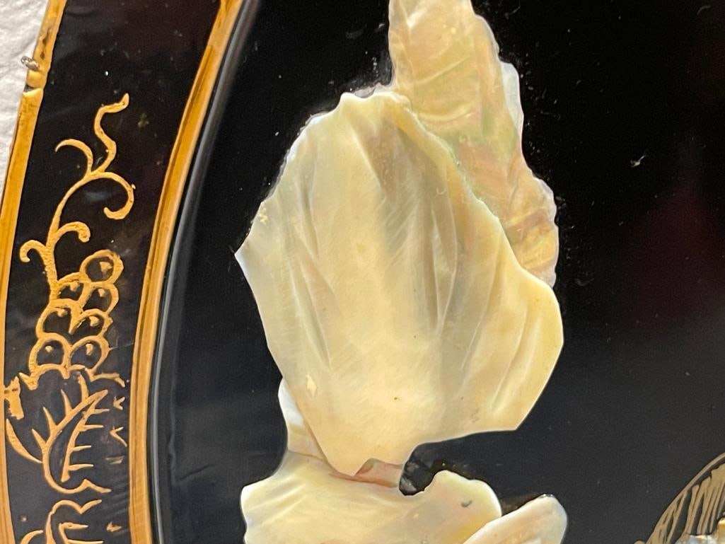 VINTAGE CHINESE LACQUERED WOOD ROUND PANEL WITH MOTHER OF PEARL LANDSCAPE / MOUNTAIN SCENE - 7