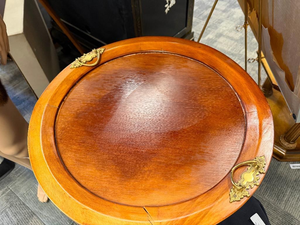 FOUR-LEGGED ROUND DISPLAY TABLE WITH SERVING TRAY - 4