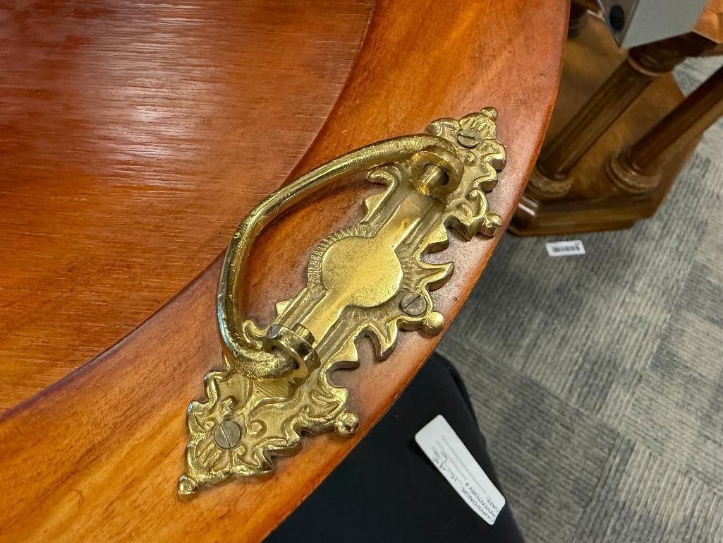 FOUR-LEGGED ROUND DISPLAY TABLE WITH SERVING TRAY - 5