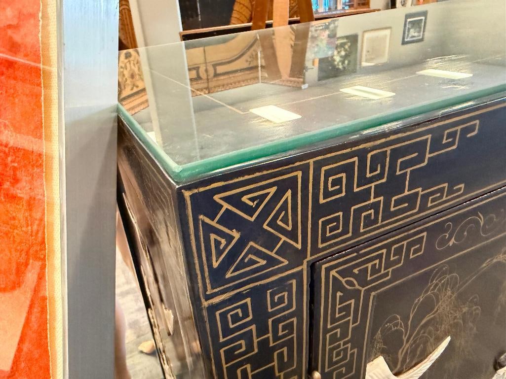 BEAUTIFUL BLACK LACQUERED CHINESE CABINET WITH DECORATIVE GILDING AND MOTHER OF PEARL IMAGERY - 10