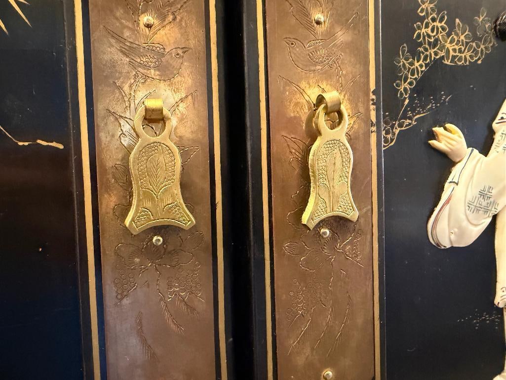 BEAUTIFUL BLACK LACQUERED CHINESE CABINET WITH DECORATIVE GILDING AND MOTHER OF PEARL IMAGERY - 16