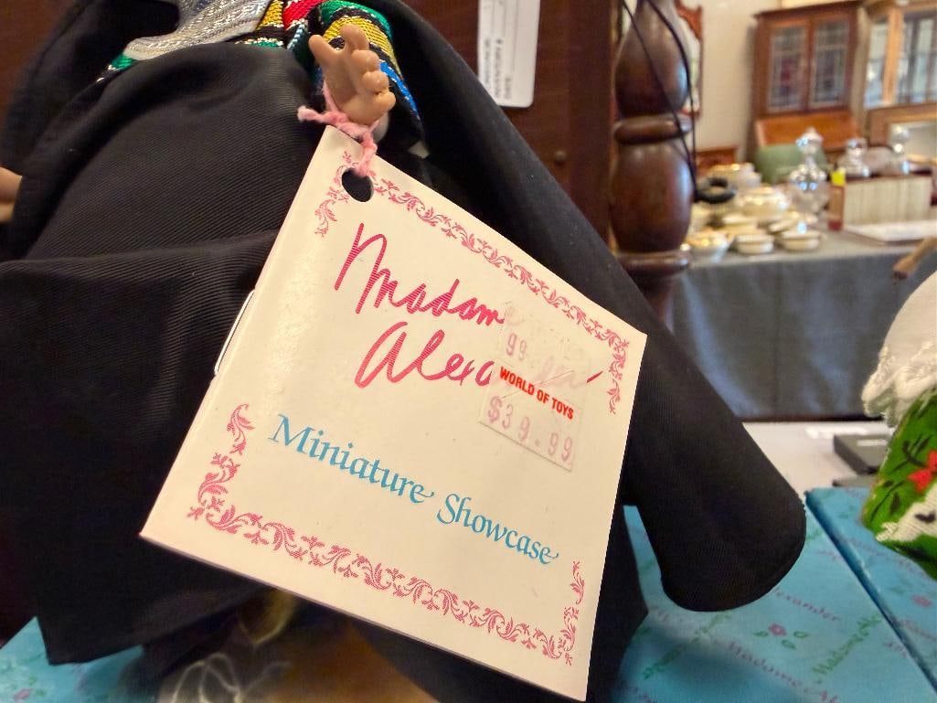 VINTAGE MADAME ALEXANDER DOLL CO. DOLLS LITTLE WOMEN DOLLS OF THE WORLD - 13
