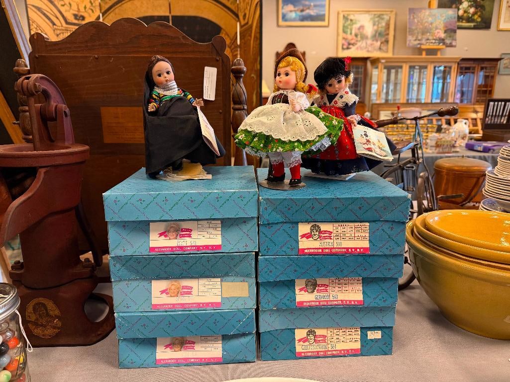 VINTAGE MADAME ALEXANDER DOLL CO. DOLLS LITTLE WOMEN DOLLS OF THE WORLD - 2