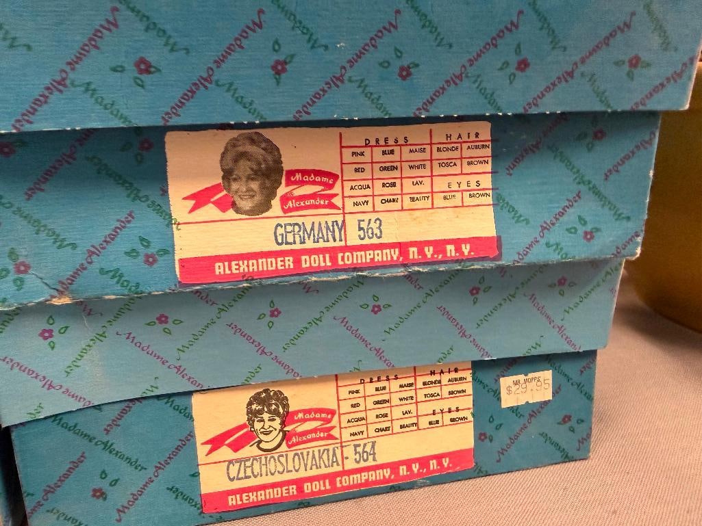 VINTAGE MADAME ALEXANDER DOLL CO. DOLLS LITTLE WOMEN DOLLS OF THE WORLD - 6