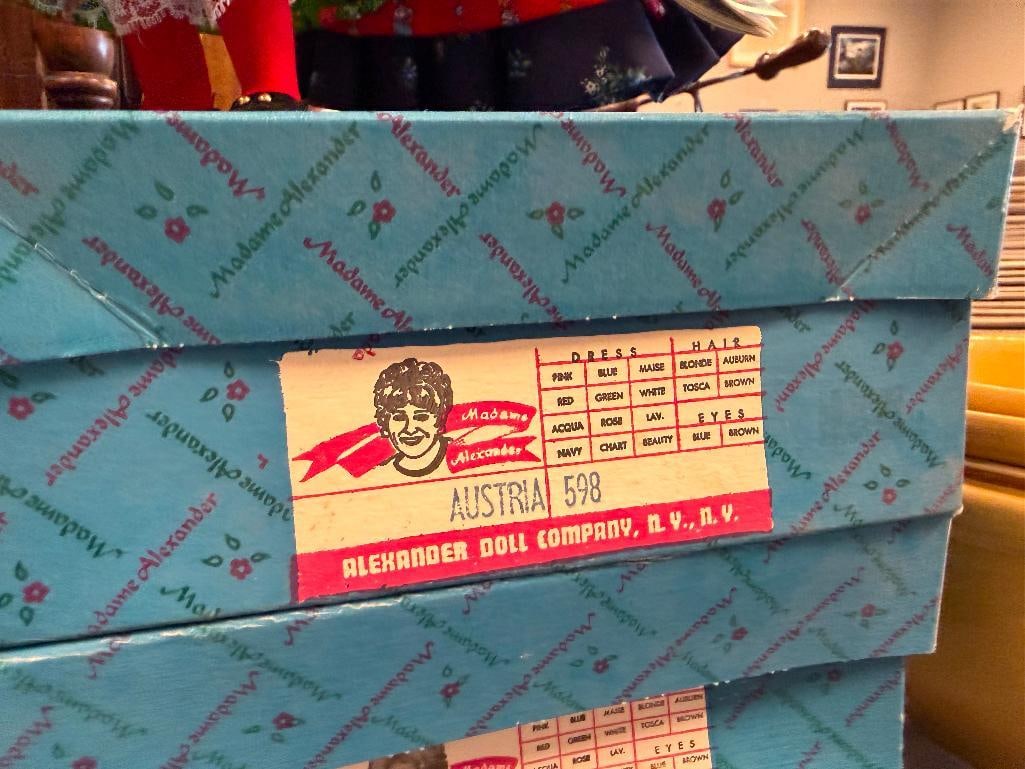 VINTAGE MADAME ALEXANDER DOLL CO. DOLLS LITTLE WOMEN DOLLS OF THE WORLD - 7