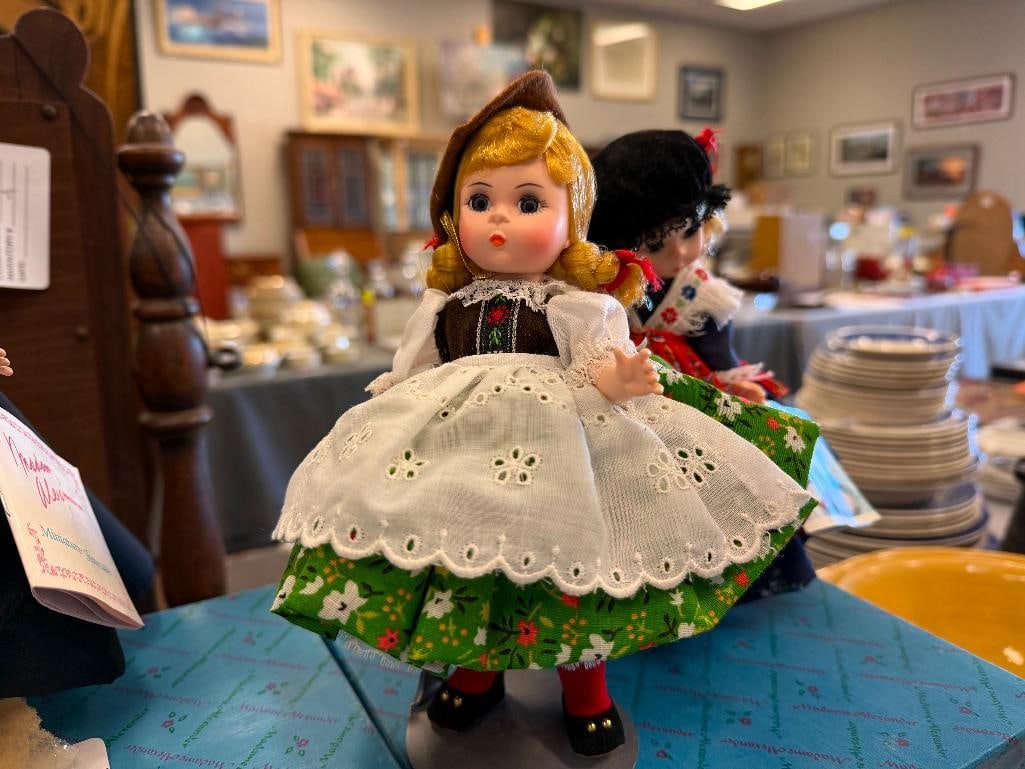 VINTAGE MADAME ALEXANDER DOLL CO. DOLLS LITTLE WOMEN DOLLS OF THE WORLD - 8