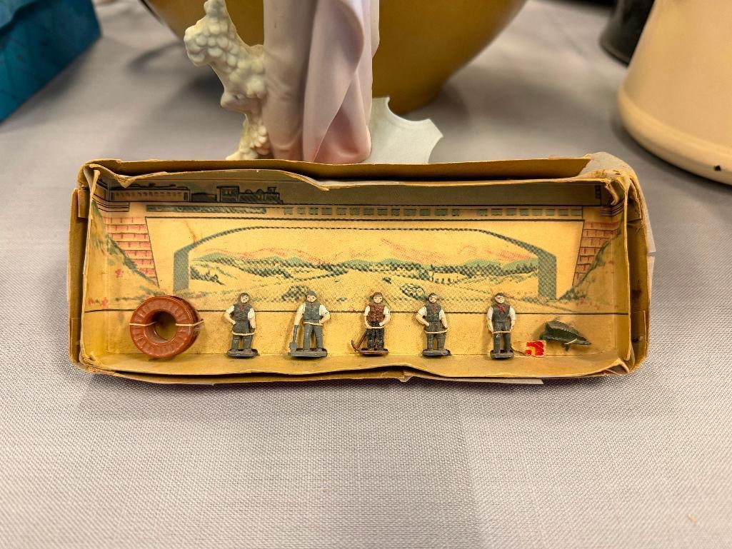 VINTAGE LANG CRAFT MINIATURE METAL RAILROAD FIGURE WITH ORIGINAL BOX COMPLETE - 2