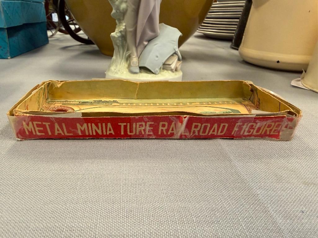 VINTAGE LANG CRAFT MINIATURE METAL RAILROAD FIGURE WITH ORIGINAL BOX COMPLETE - 3