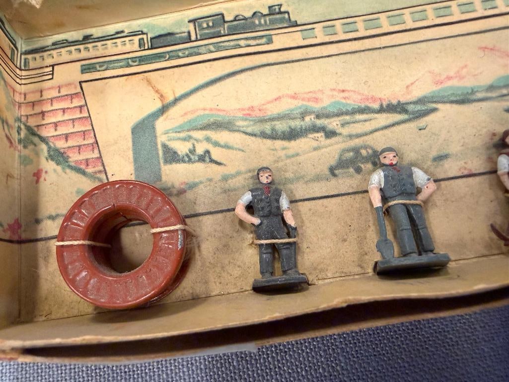 VINTAGE LANG CRAFT MINIATURE METAL RAILROAD FIGURE WITH ORIGINAL BOX COMPLETE - 5