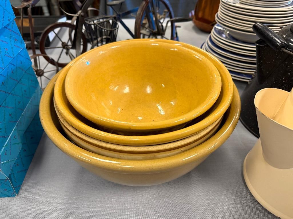 EARLY 20TH CENTURY YELLOWARE MIXING BOWLS - 3