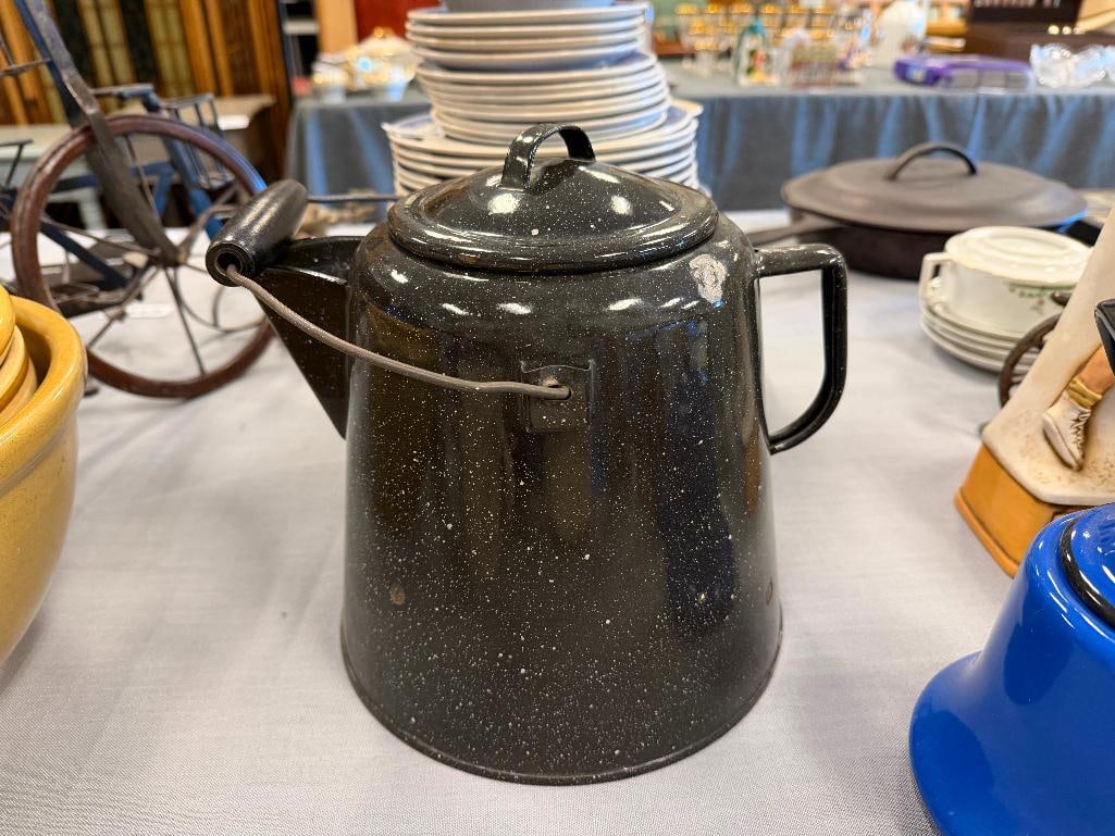 VINTAGE AND NEW ENAMELED TEAPOTS / COFFEE POTS AND MUGS - 9