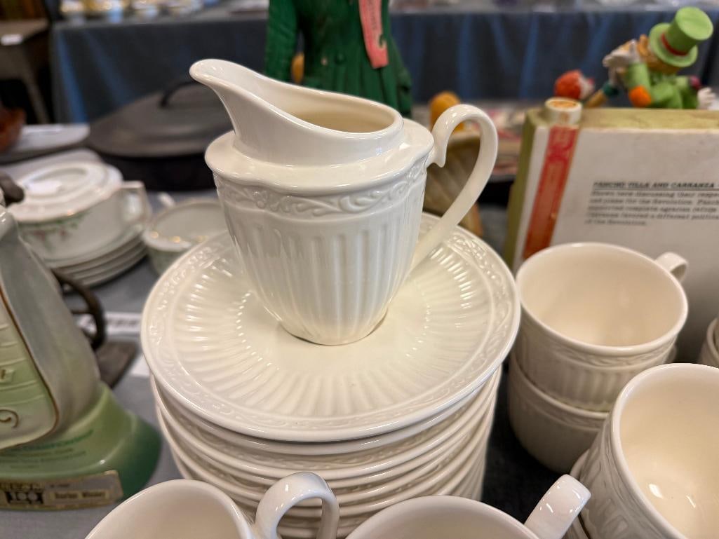 MIKASA ITALIAN COUNTRYSIDE DD 900 SAUCERS AND CUPS, 16 SETS WITH CREAMER - 8