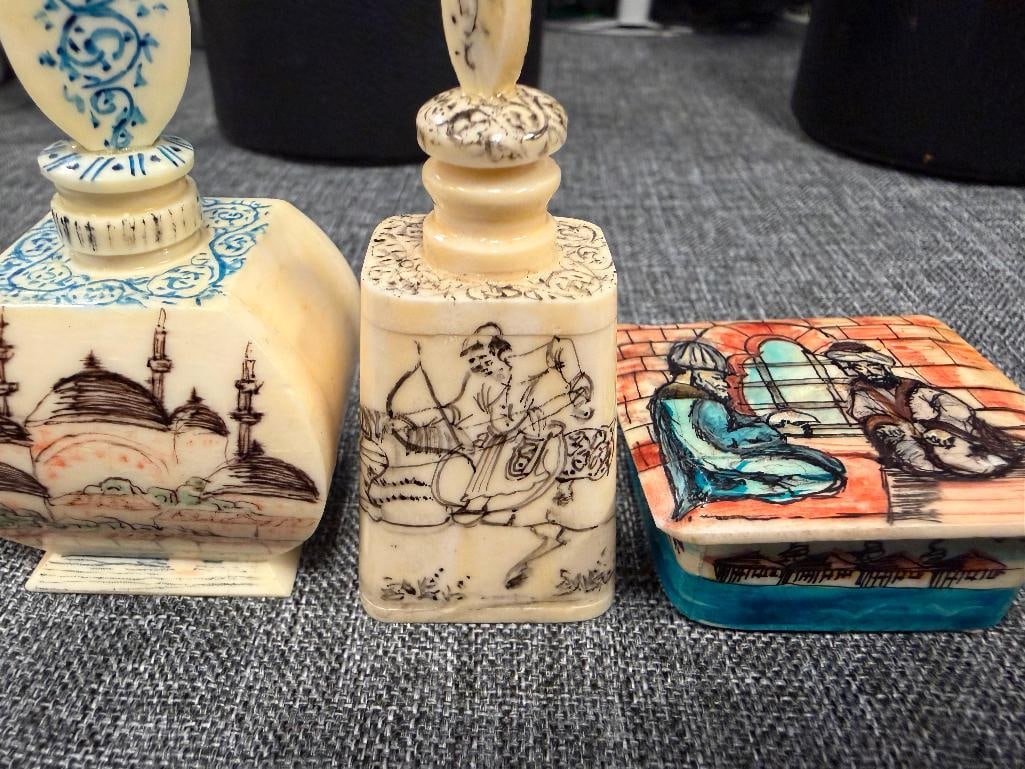 20TH CENTURY HAND CARVED CAMEL BONE TRINKET BOXES AND PERFUME BOTTLES FROM ISTANBUL - 8