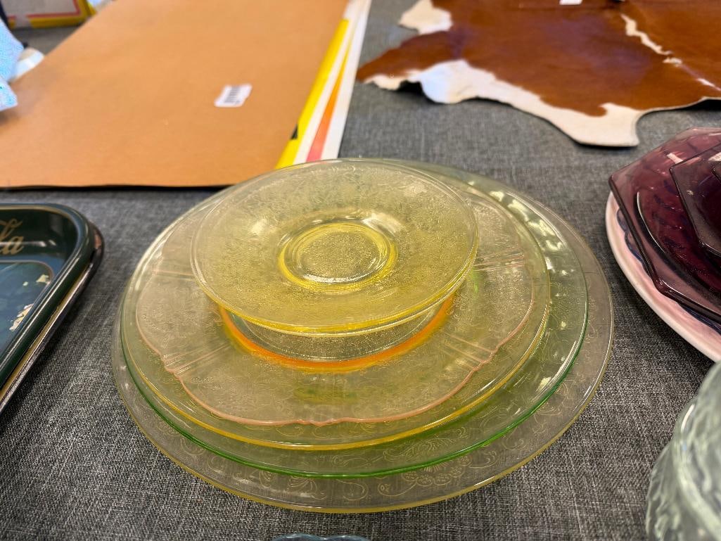 ASSORTMENT OF VINTAGE GLASSWARE DEPRESSION GLASS, PRESSED GLASS, ETC. - 4