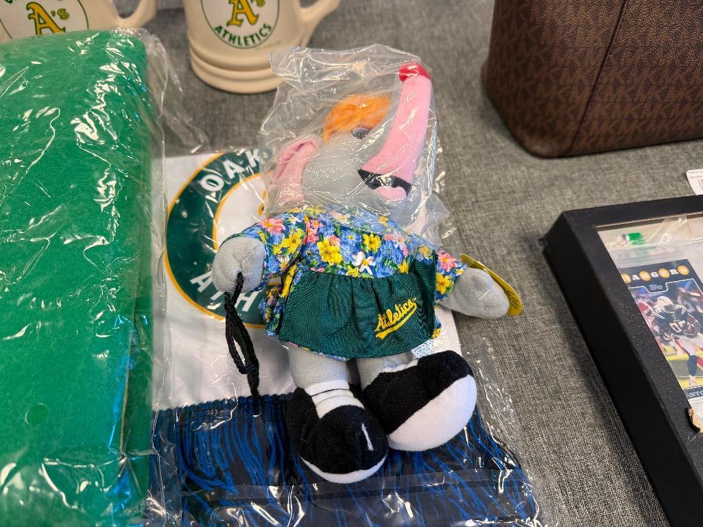 OAKLAND A'S / ATHLETICS BASEBALL COLLECTIBLES MUGS, KNITTED BEANIE, MAGNETS, BLANKET, SCARVES - 12