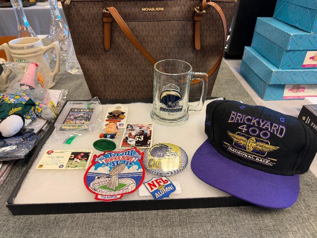 PROFESSIONAL FOOTBALL COLLECTIBLES, CHARGERS BUTTON, SUPERBOWL XVIII PATCH, NFL ALUMNI PATCH - 2