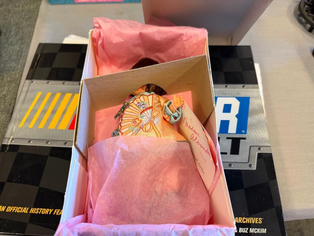 EIGHT VINTAGE MADAME ALEXANDER DOLL COMPANY LITTLE WOMEN DOLLS - 9