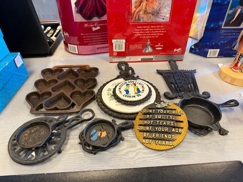 VINTAGE AND LATE 20TH CENTURY CAST IRON PANS, TRIVETS, AND DECOR - 2