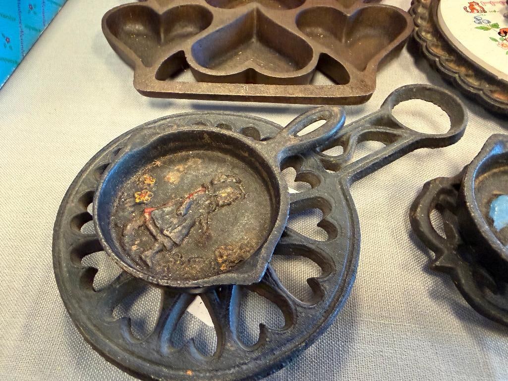 VINTAGE AND LATE 20TH CENTURY CAST IRON PANS, TRIVETS, AND DECOR - 3