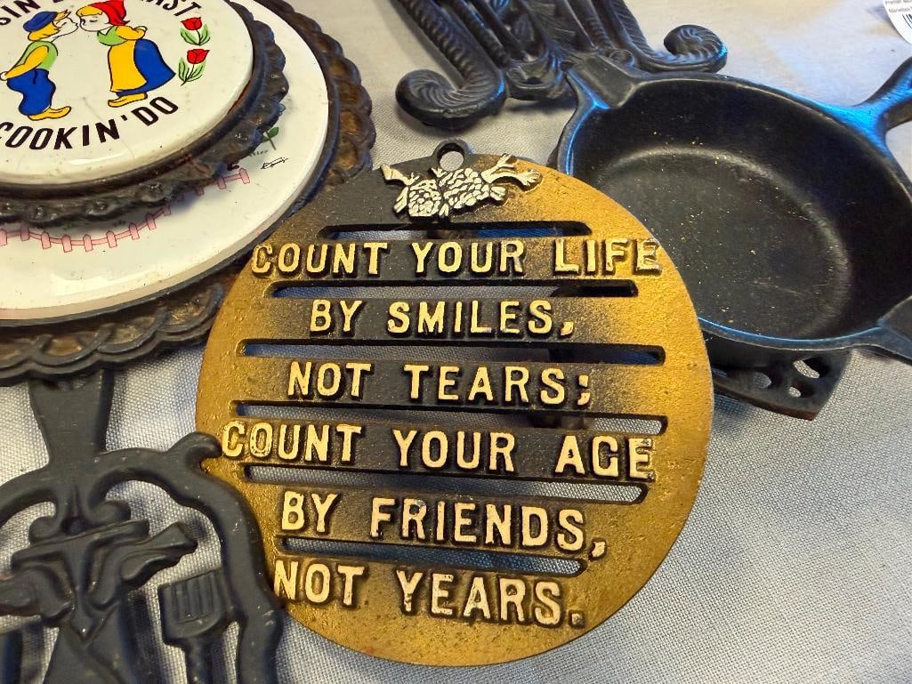 VINTAGE AND LATE 20TH CENTURY CAST IRON PANS, TRIVETS, AND DECOR - 5