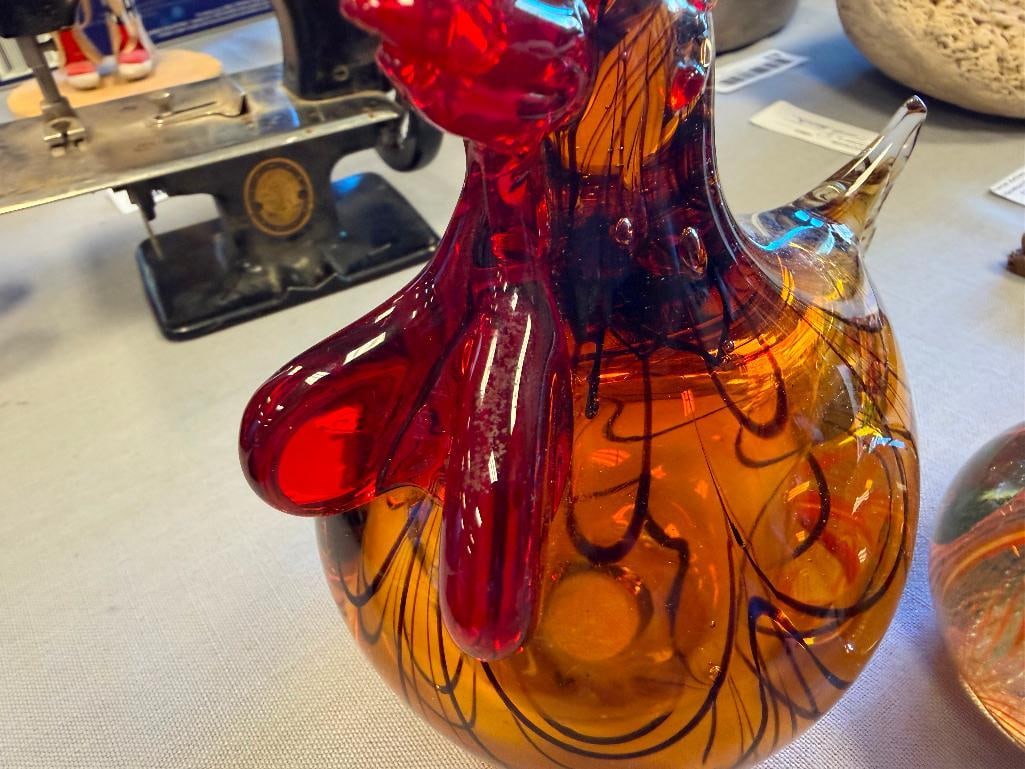 HAND BLOWN ART GLASS PAPERWEIGHT AND HEN FIGURE - 4