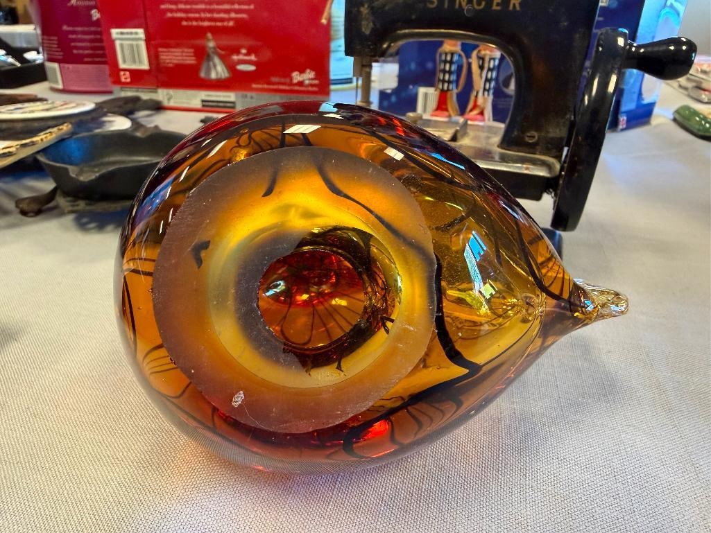 HAND BLOWN ART GLASS PAPERWEIGHT AND HEN FIGURE - 7