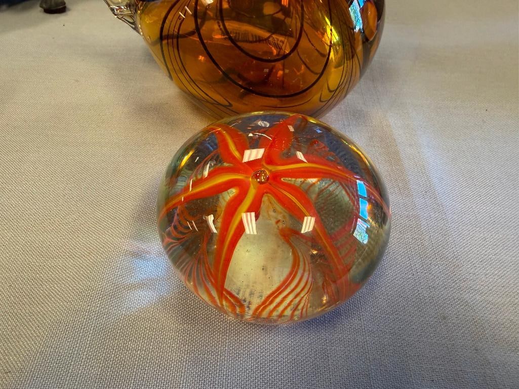 HAND BLOWN ART GLASS PAPERWEIGHT AND HEN FIGURE - 8