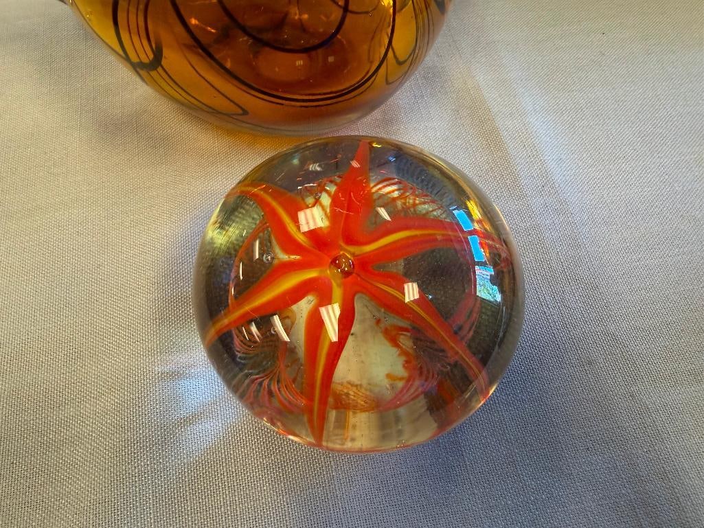 HAND BLOWN ART GLASS PAPERWEIGHT AND HEN FIGURE - 9