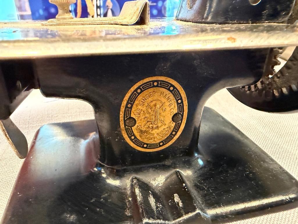 VINTAGE SINGER TOY SEWING MACHINE CHILDRENS TOY - 3