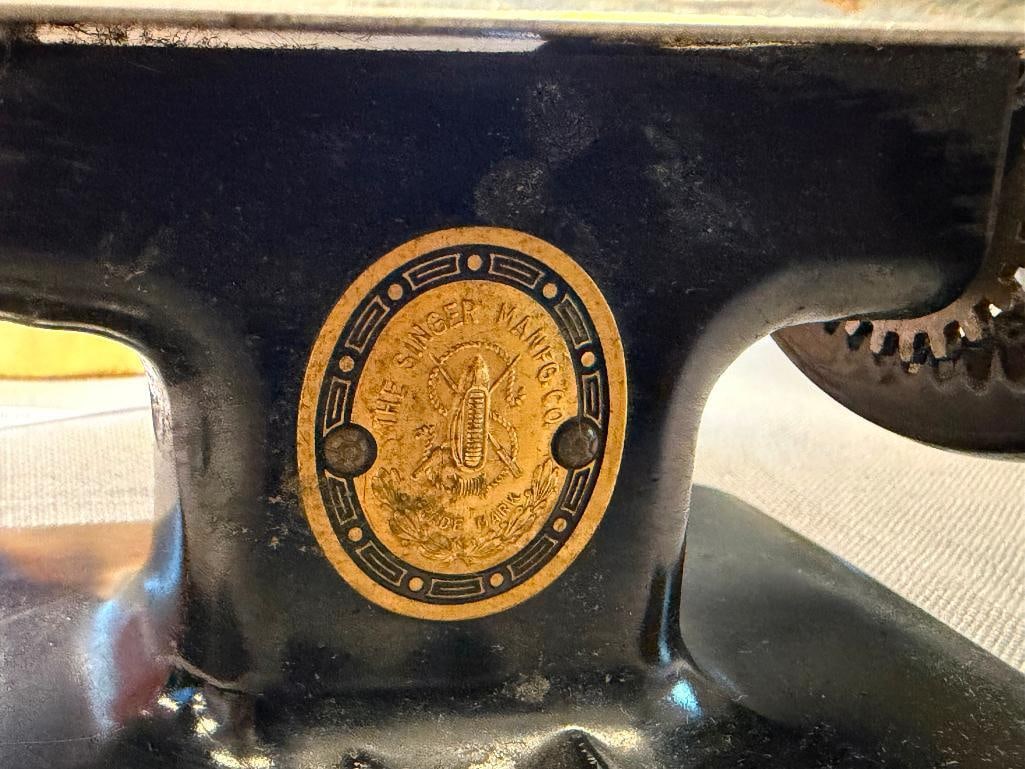 VINTAGE SINGER TOY SEWING MACHINE CHILDRENS TOY - 4