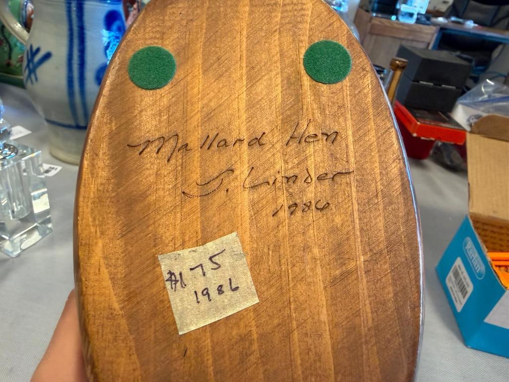 JENNIFER LINDER HAND CRAFTED WOODEN DUCK DECOY OF A MALLARD HEN DATED 1986 - 7