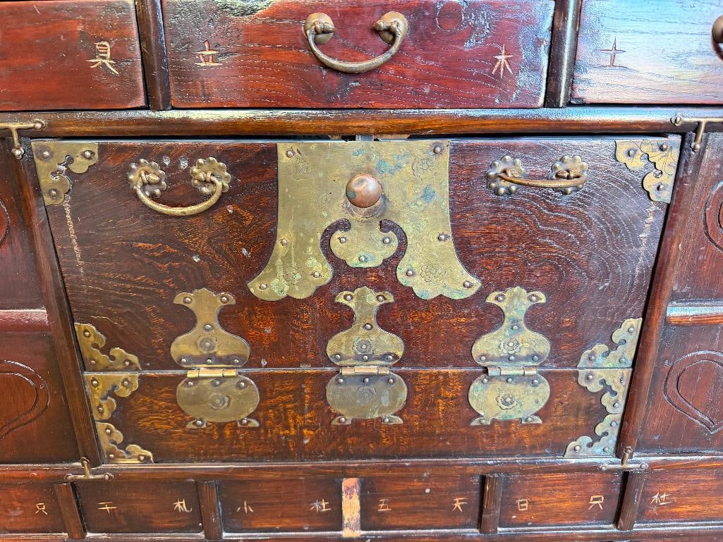 EARLY 20TH CENTURY KOREAN APOTHECARY / MEDICINE CABINET - 8