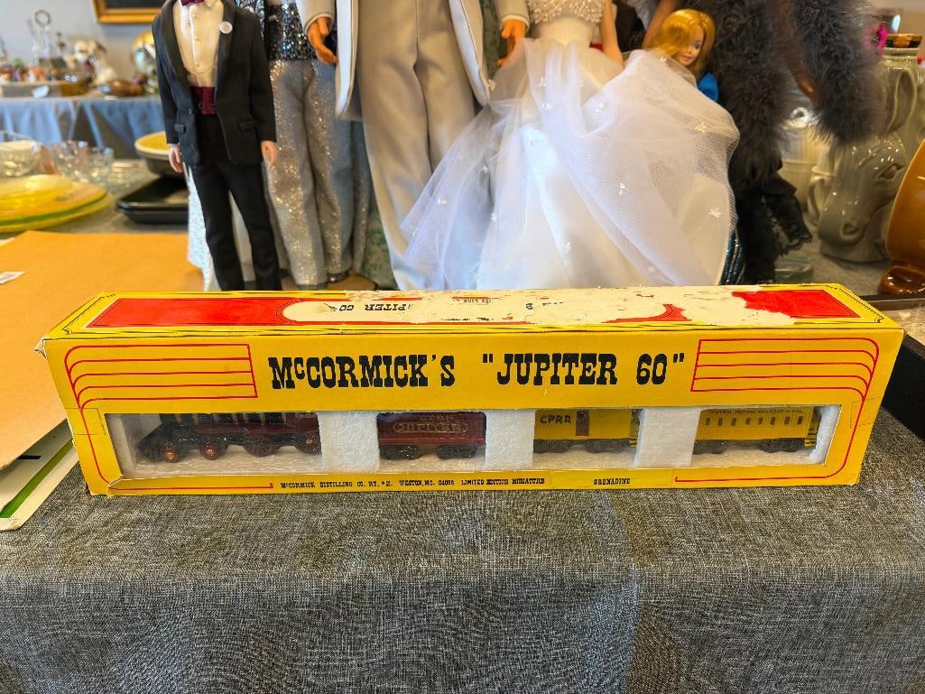 MCCORMICK JUPITER 60 LIMITED EDITION MINIATURE TRAIN DECANTER SET - 2