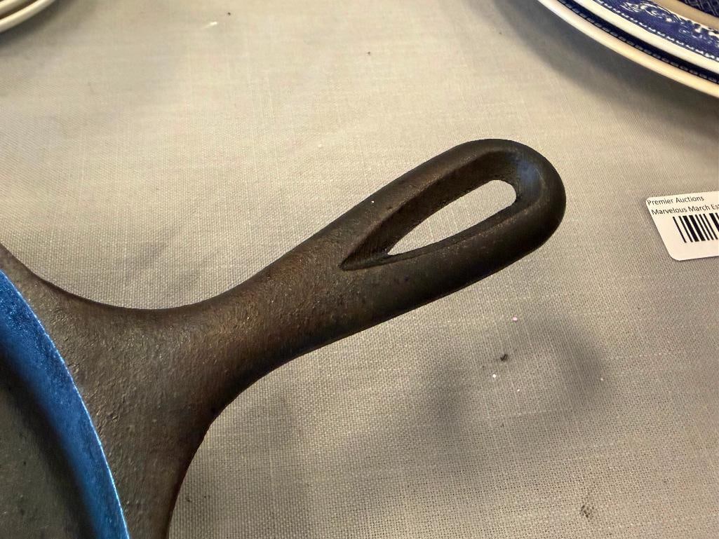 CRACKER BARREL CAST IRON SKILLET WITH LODGE DRIP LID - 6